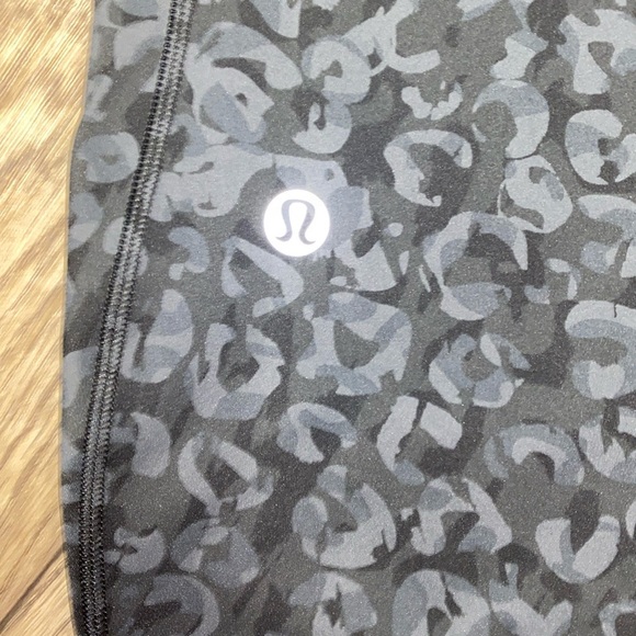 Base Pace HR Tight Lululemon 28” - Picture 6 of 6